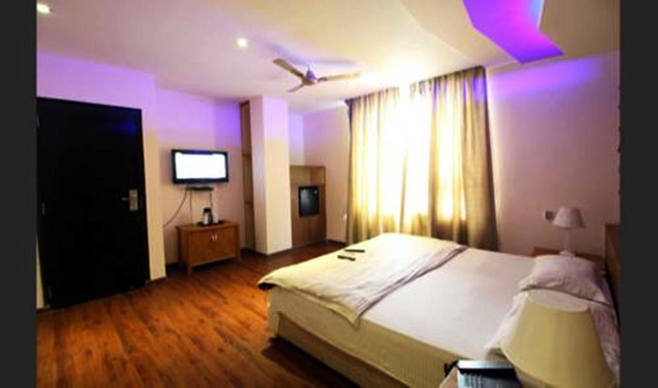 Hotel Vipul Grand Gurgáon Exteriér fotografie